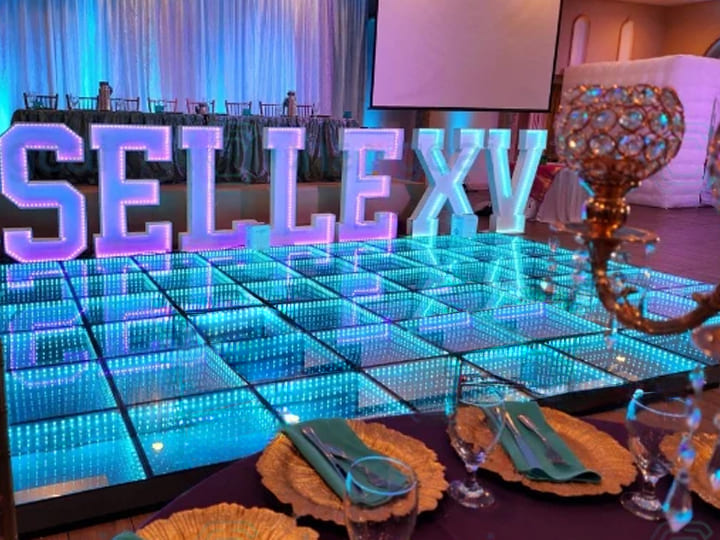 12'x12' dance floor scene