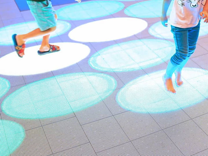 Interactive LED dance floor interactive effects