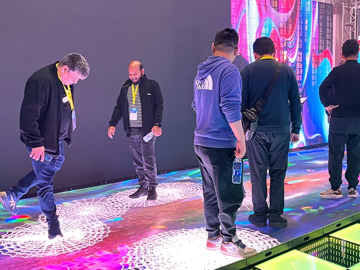 TOP-Dance-GETshow-2025-clients-interact-with-the-floor