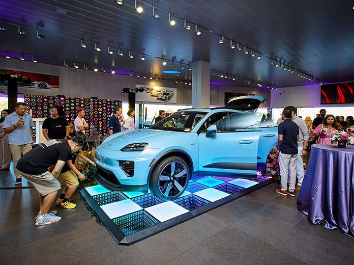 Demostración de la alta capacidad de carga de una Pista de Baile LED