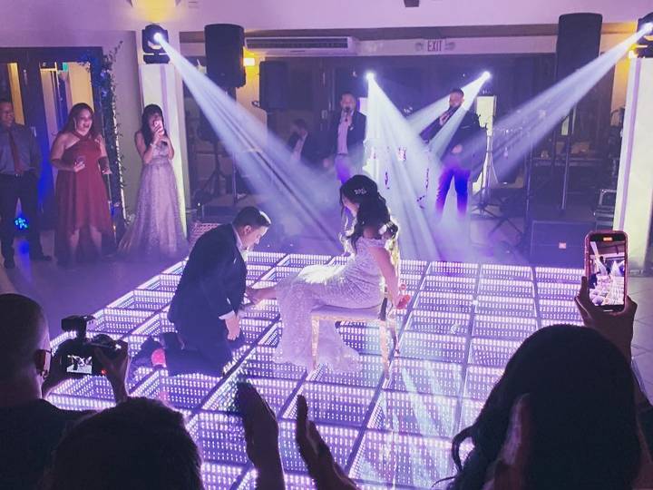 Pista de Baile LED con efecto 3D infinito en una boda, creando una atmósfera mágica y romántica