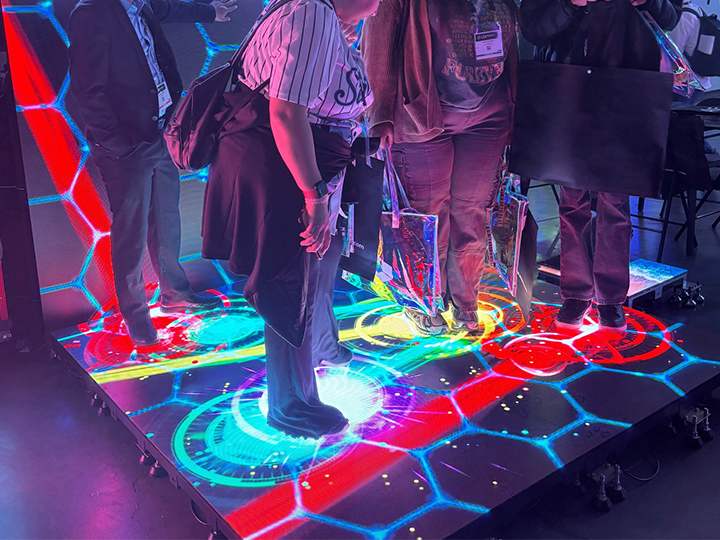 Pista de Baile LED interactiva, respondiendo al movimiento con patrones de luces dinámicos para una experiencia inmersiva