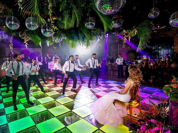 Energetic-wedding-reception-with-a-large,-active-dance-floor.