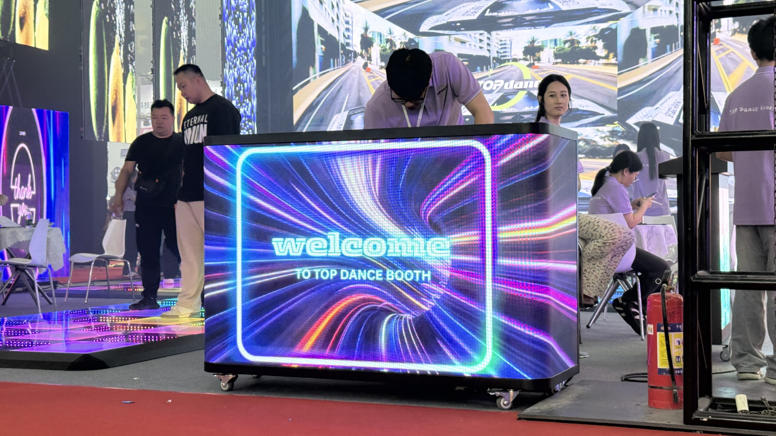 TOP DANCE GROUP LED DJ BOOTH AT GETSHOW